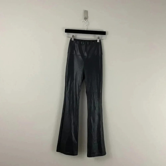 Aritzia Pants - Aritzia Wilfred Free Daria Flare Pants in Black Vegan Leather Size Small